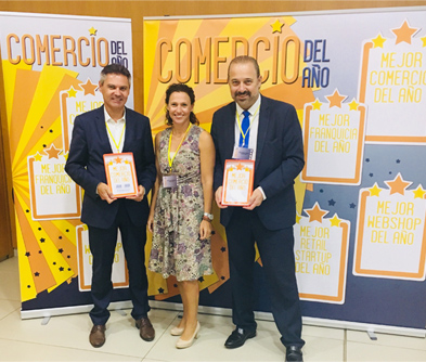 Nuetros director de Marketing, Miguel Ángel Conesa, recoge los premios