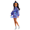 Barbie Deluxe Metallic con Jersey Azul, Muñeca y Accesorios +4 años