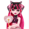 Monster High Skulltimate Secrets Draculaura, Muñeca Oasis con accesorios +4 años