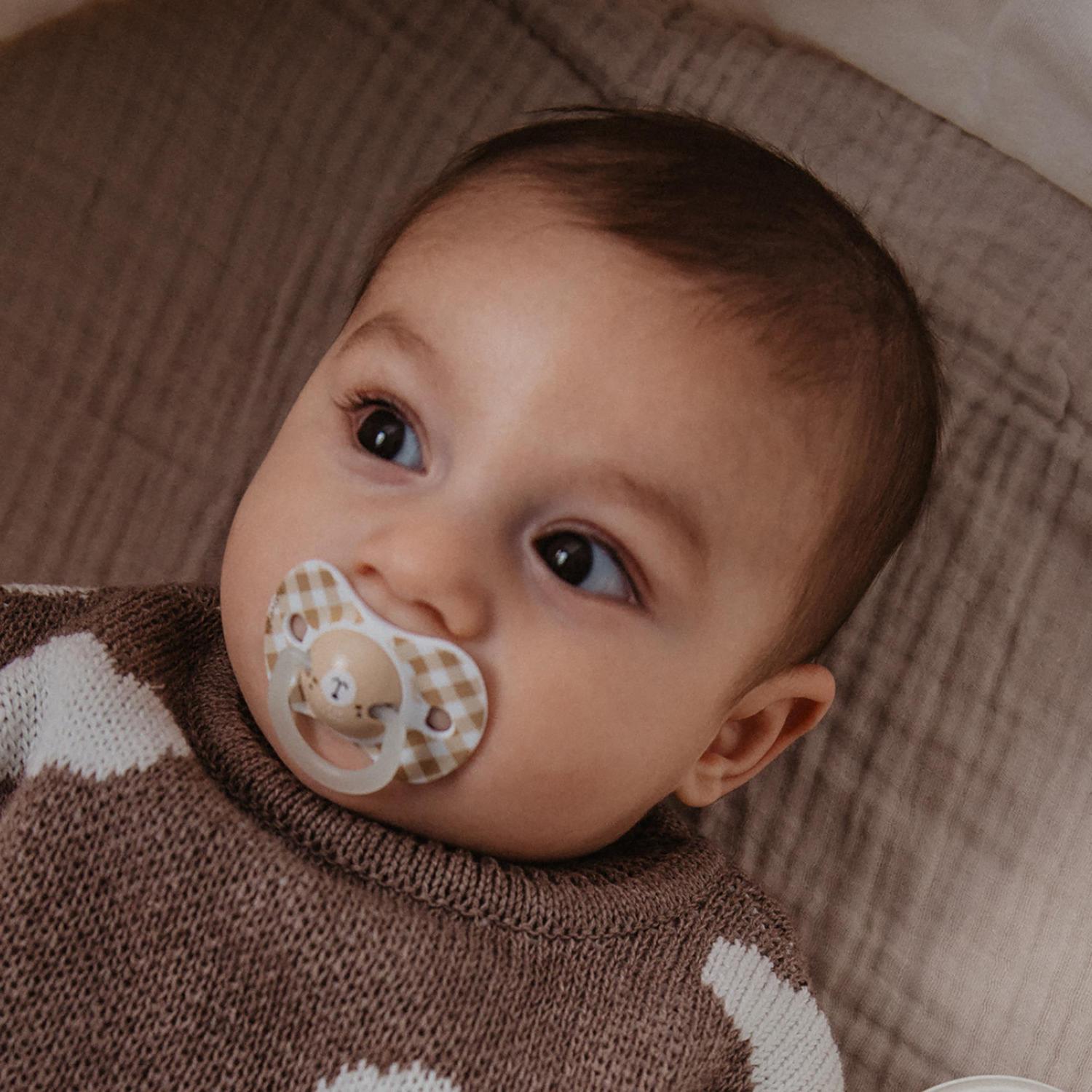 Chupete fusion con tetina fisiológica de silicona -2-4 meses Suavinex 2 ud.