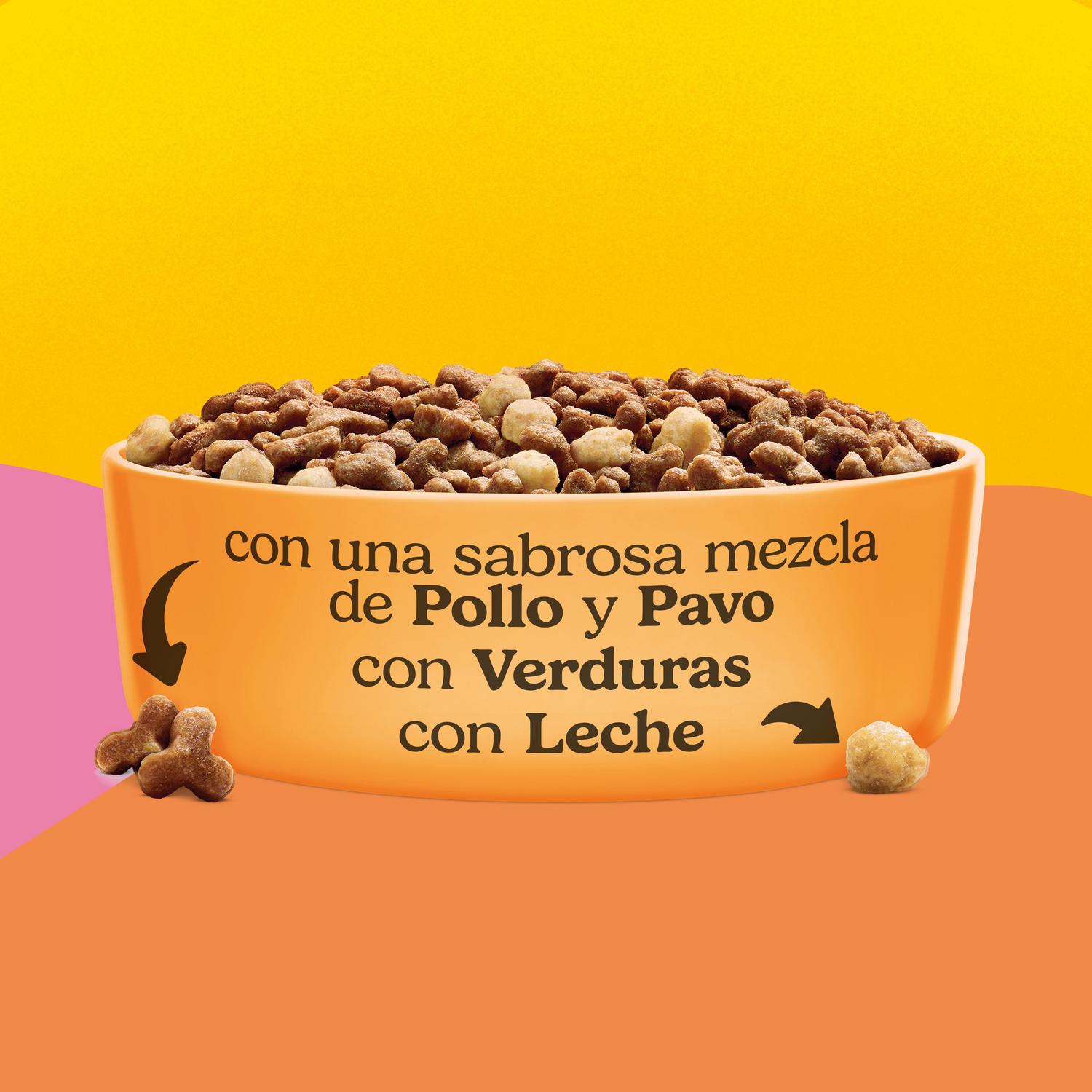 Pienso de pollo y pavo con verduras y leche para gato junior Purina Friskies 1,5 Kg.
