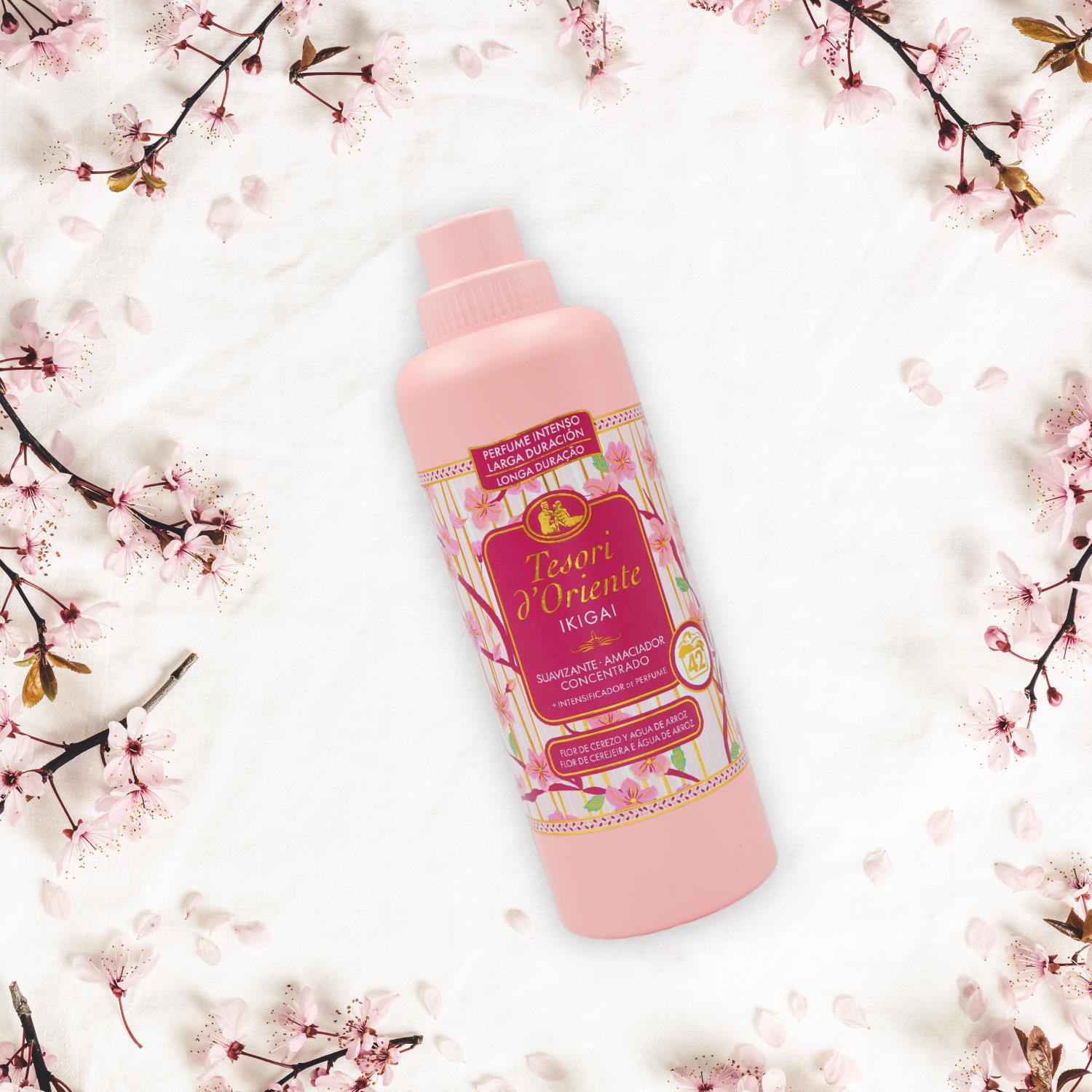 Suavizante concentrado aromático flor de cerezo y agua de arroz Ikigai Tesori d'Oriente 42 lavados.