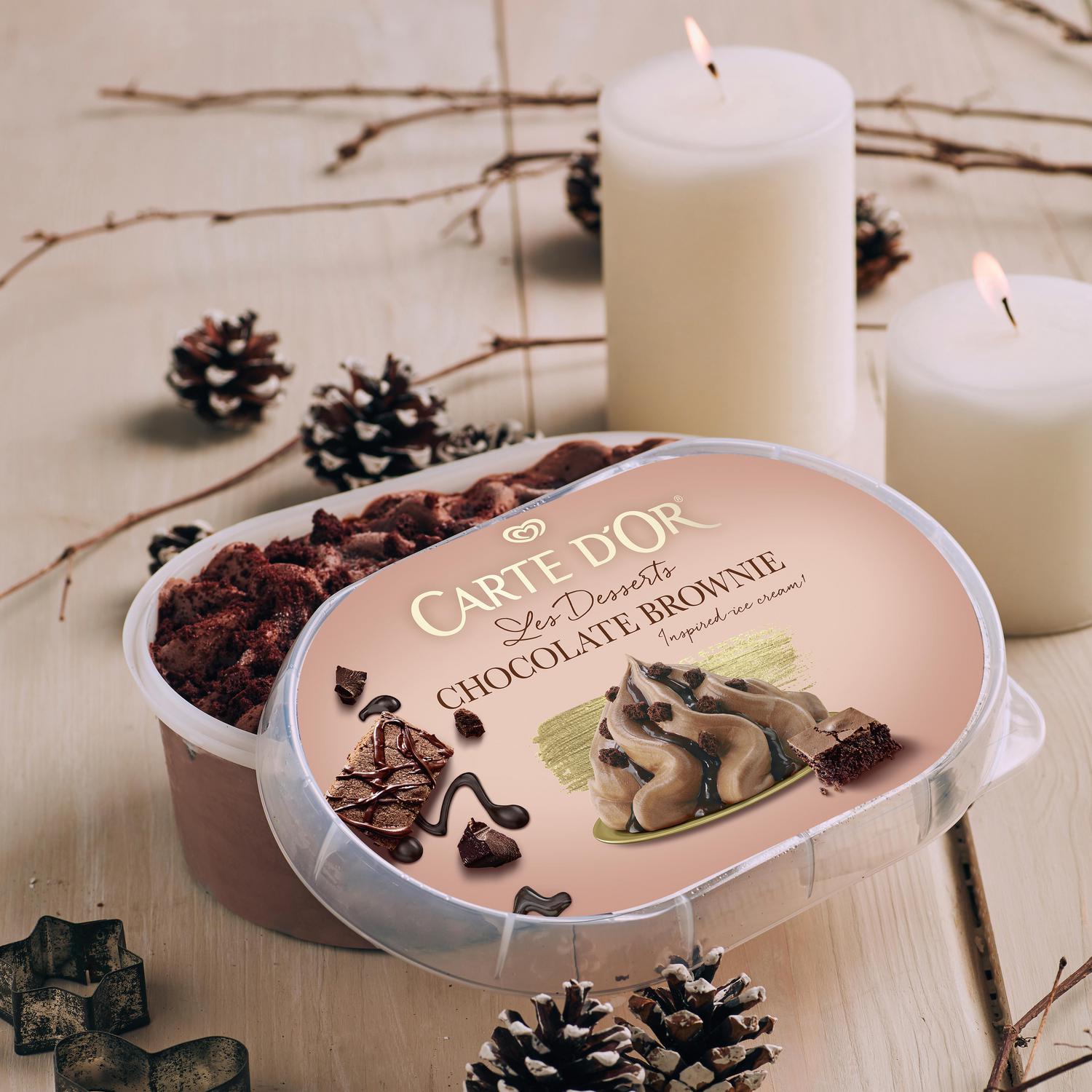 Helado de chocolate con leche con salsa de chocolate y trocitos de brownie Carte d'Or 825 ml.