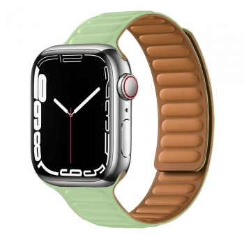 Correa De Eslabones Cierre Magnético Para Apple Watch Series 8 45mm Verde Claro