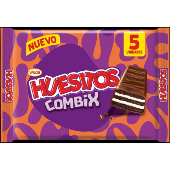 Barritas de barquillo bañadas en chocolate con leche rellenas de crema sabor nata Huesitos Combix 100 g.