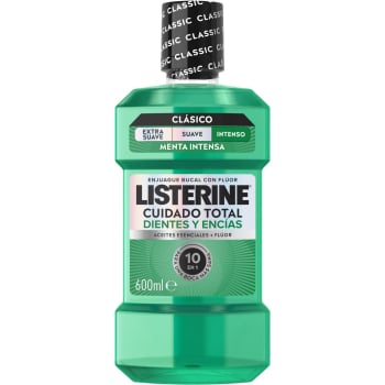 Enjuague bucal con flúor menta intensa cuidado Total dientes y encías Listerine 600 ml.